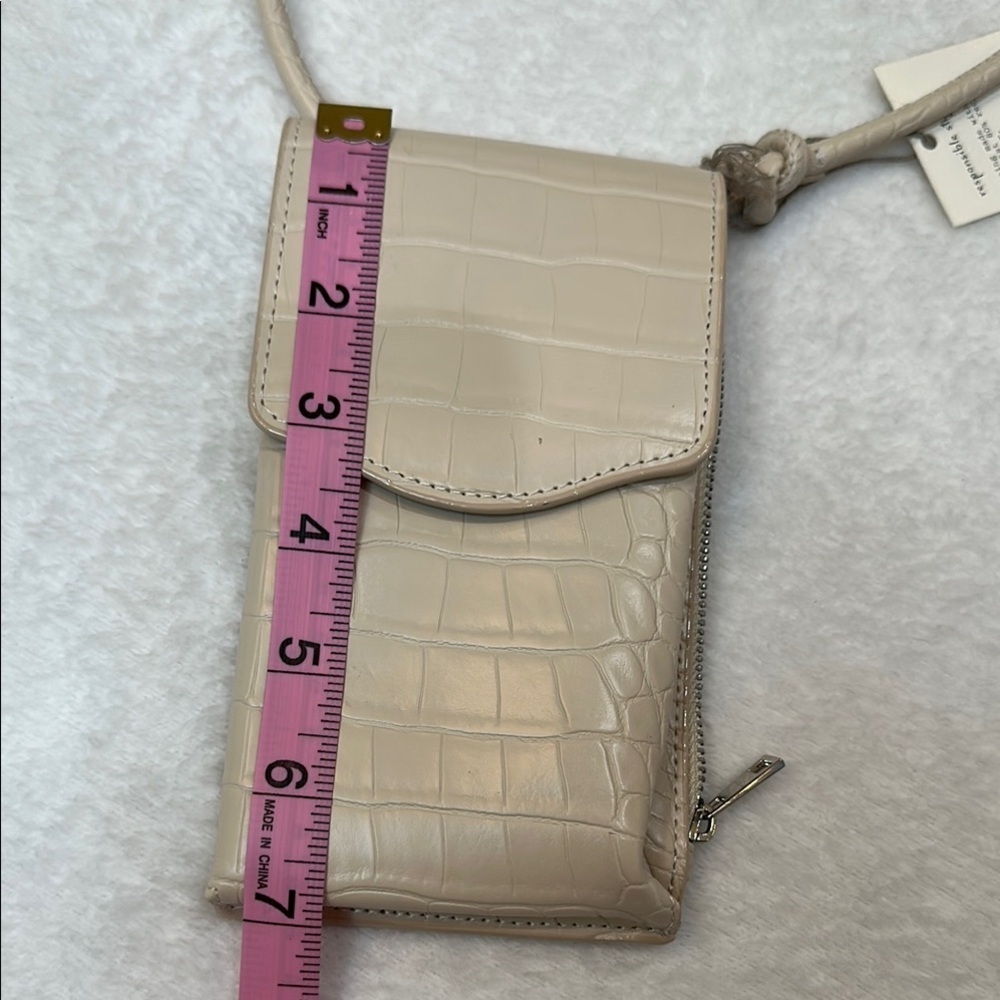 A New Day Cream Crossbody Bag with Elegant Style - Picture 8 of 11